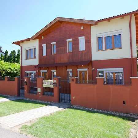Zoli Apartmanok-Brody 51-53 Hajdúszoboszló Buitenkant foto