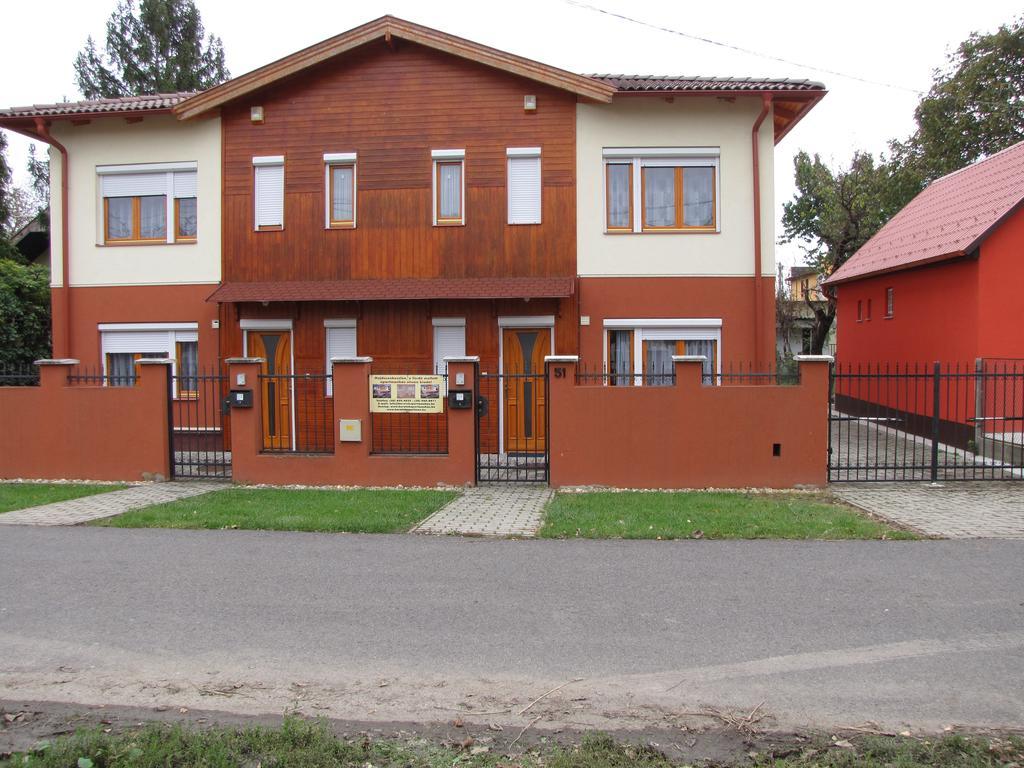 Zoli Apartmanok-Brody 51-53 Hajdúszoboszló Buitenkant foto