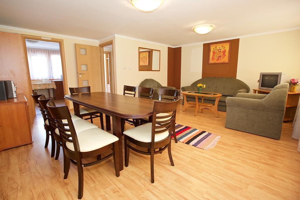 Zoli Apartmanok-Brody 51-53 Hajdúszoboszló Buitenkant foto