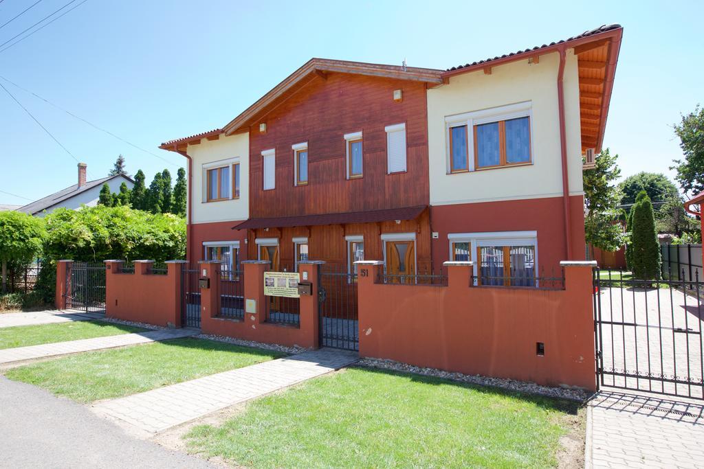Zoli Apartmanok-Brody 51-53 Hajdúszoboszló Buitenkant foto
