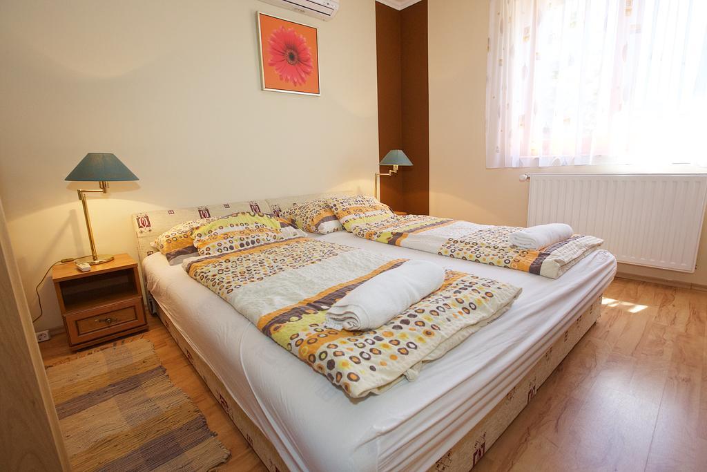 Zoli Apartmanok-Brody 51-53 Hajdúszoboszló Buitenkant foto