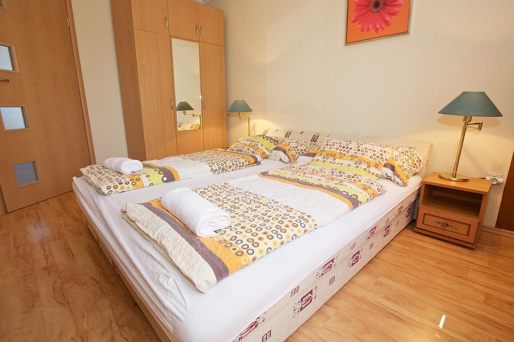 Zoli Apartmanok-Brody 51-53 Hajdúszoboszló Buitenkant foto
