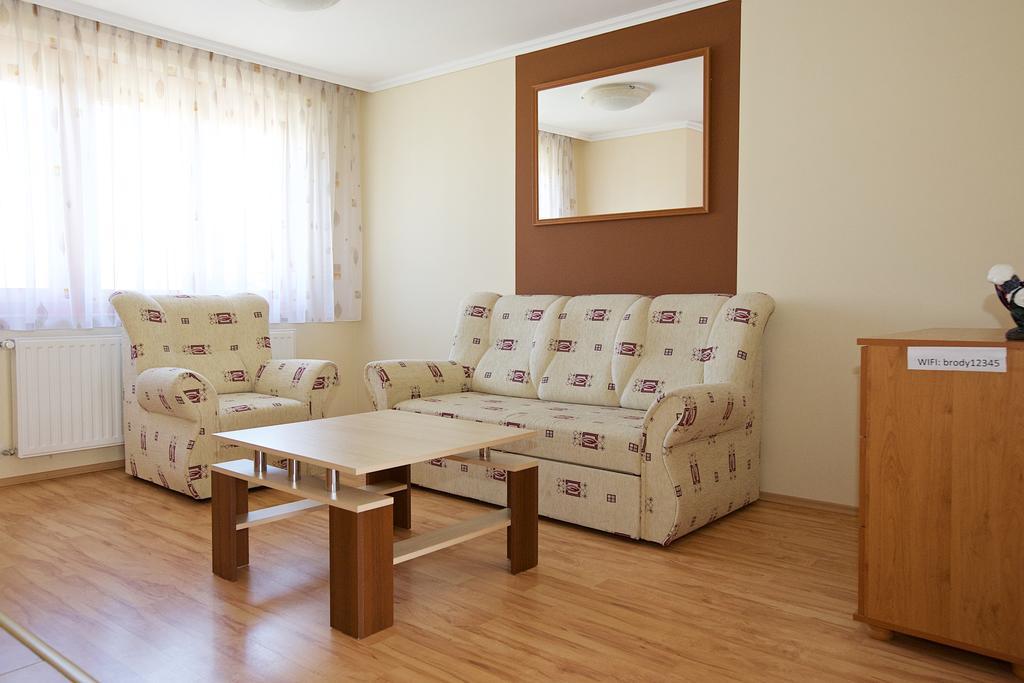 Zoli Apartmanok-Brody 51-53 Hajdúszoboszló Buitenkant foto