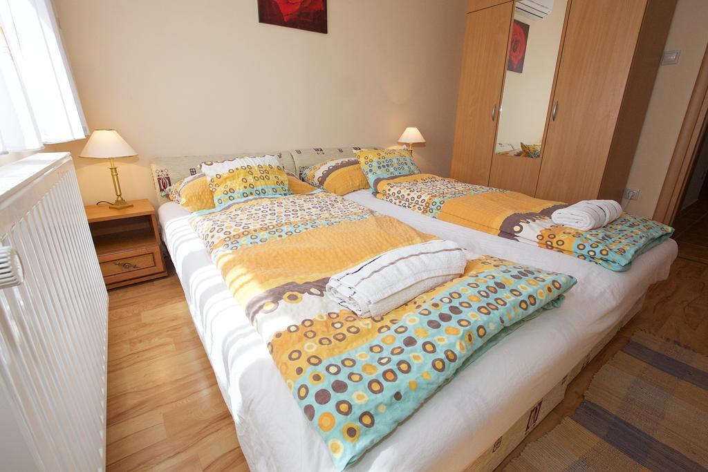 Zoli Apartmanok-Brody 51-53 Hajdúszoboszló Buitenkant foto