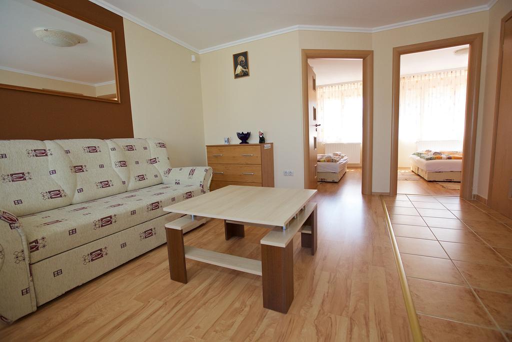 Zoli Apartmanok-Brody 51-53 Hajdúszoboszló Buitenkant foto