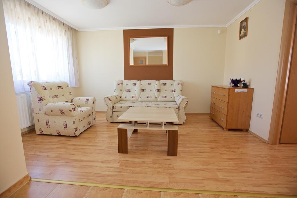 Zoli Apartmanok-Brody 51-53 Hajdúszoboszló Buitenkant foto