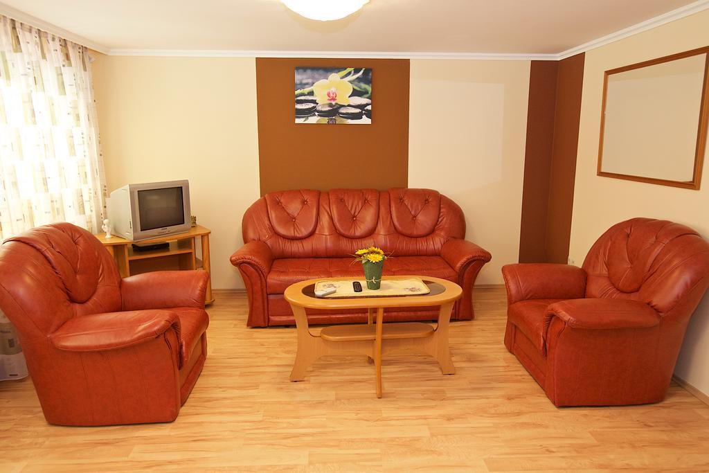 Zoli Apartmanok-Brody 51-53 Hajdúszoboszló Buitenkant foto