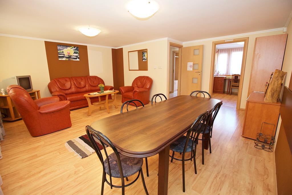 Zoli Apartmanok-Brody 51-53 Hajdúszoboszló Buitenkant foto