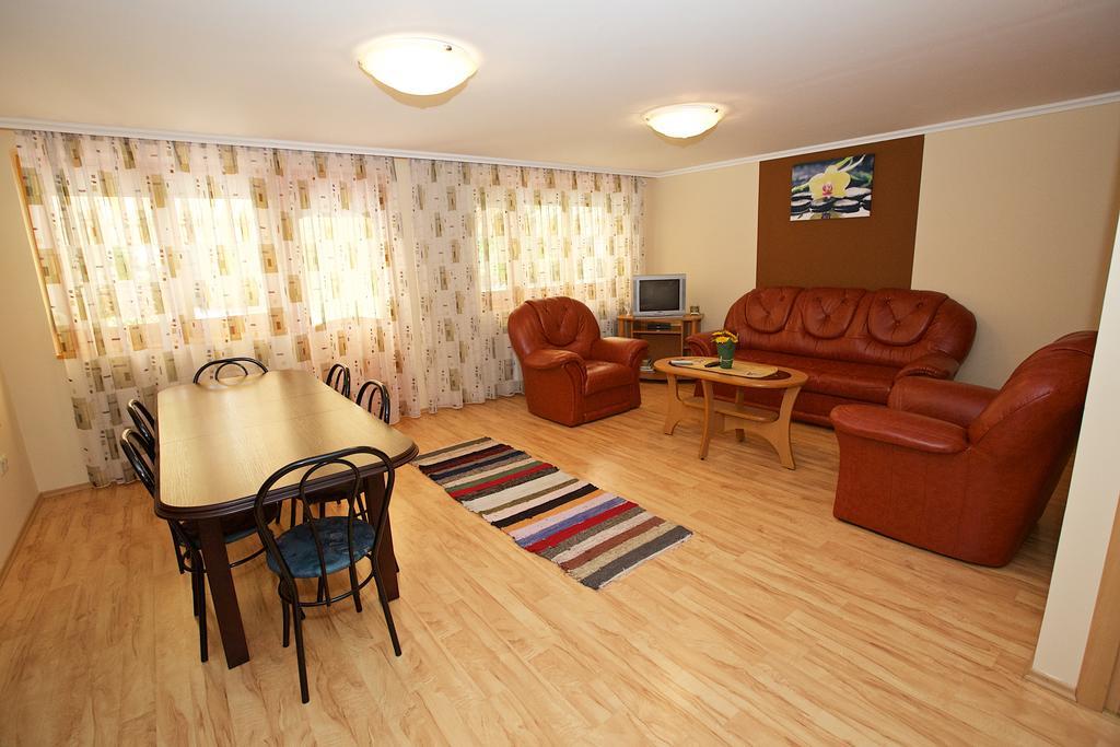 Zoli Apartmanok-Brody 51-53 Hajdúszoboszló Buitenkant foto