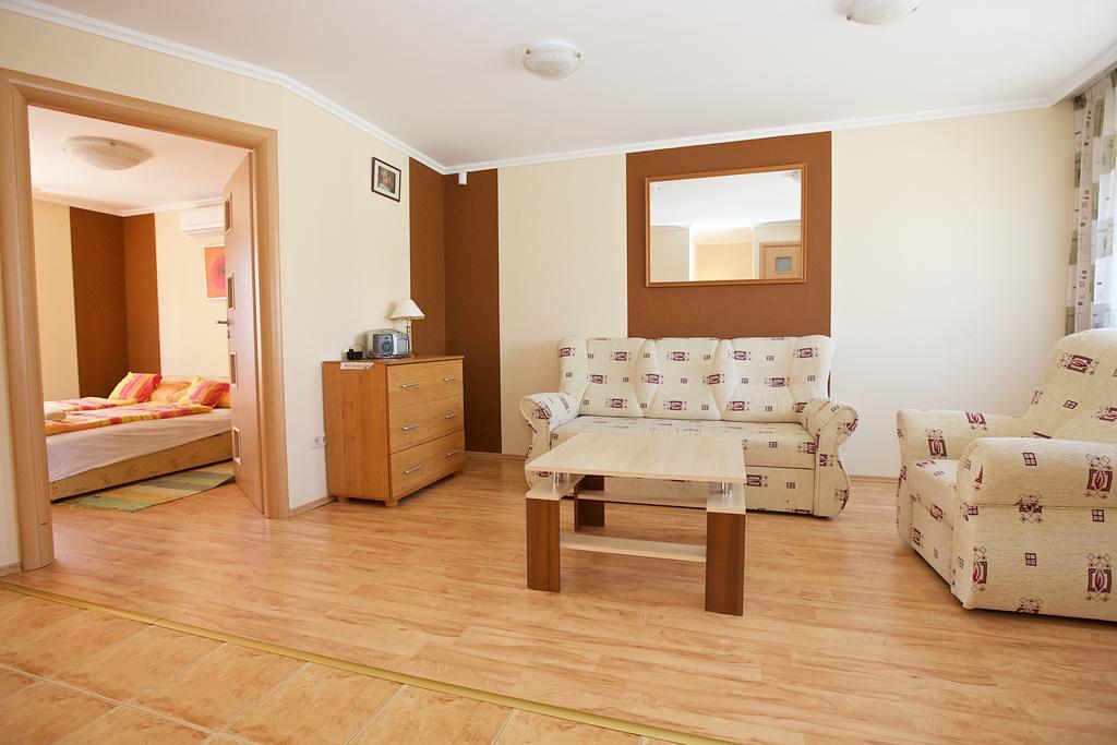 Zoli Apartmanok-Brody 51-53 Hajdúszoboszló Buitenkant foto