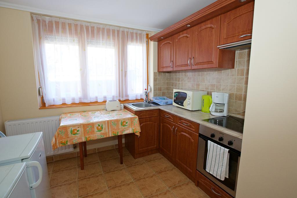 Zoli Apartmanok-Brody 51-53 Hajdúszoboszló Buitenkant foto