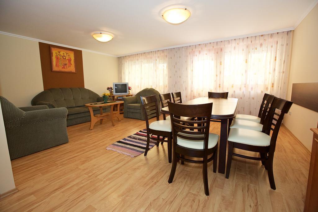 Zoli Apartmanok-Brody 51-53 Hajdúszoboszló Buitenkant foto